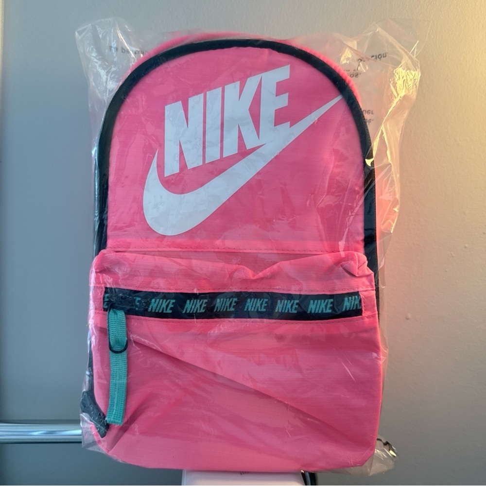 Nike Kids Lunch Tote Bag Pink NWT - Picture 6 of 6